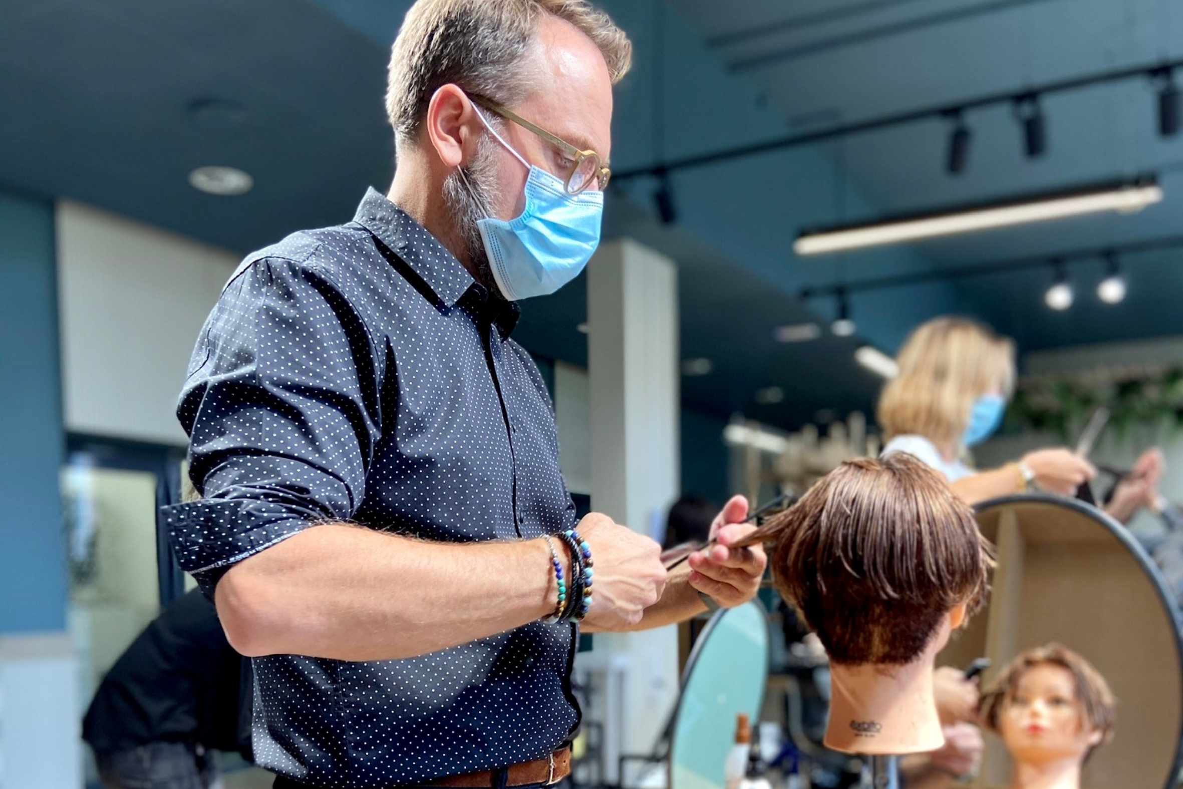 Etudiant coiffure coupe homme