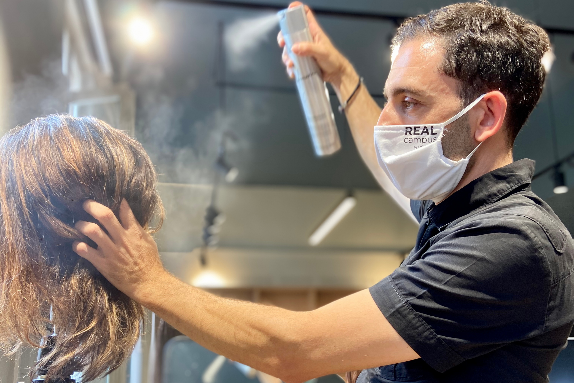Etudiante coiffure coiffage